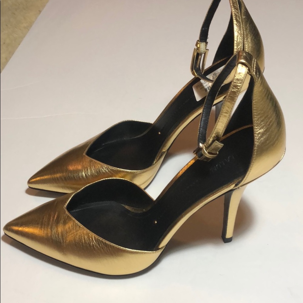 NWT Stella Luna leather gold metallic pumps